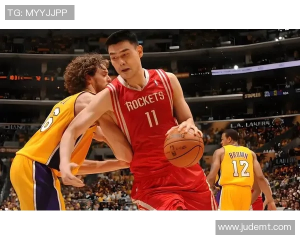 姚明薪资分成背后的商业智慧与篮球职业生涯的影响分析 姚明薪资分成背后的商业智慧与篮球职业生涯的影响分析