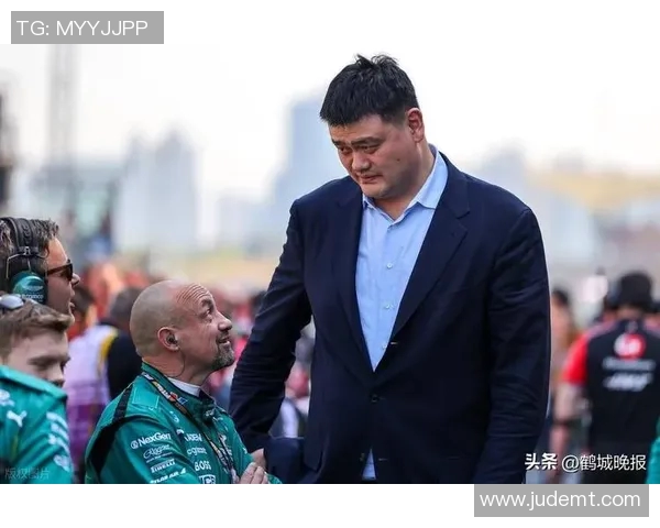 姚明罕见照曝光引发热议网友纷纷点赞感慨岁月如梭的变化与回忆