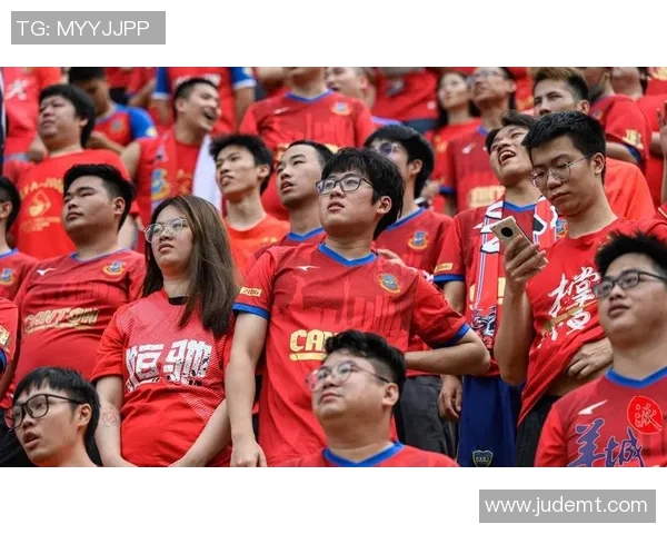 足球明星激情四射现场视频精彩瞬间回顾引发球迷热烈反响 足球明星激情四射现场视频精彩瞬间回顾引发球迷热烈反响