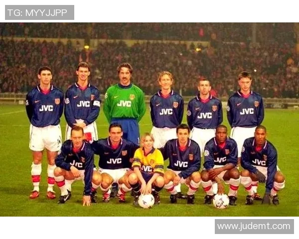 82号球衣足球明星的传奇故事与辉煌成就探秘 82号球衣足球明星的传奇故事与辉煌成就探秘