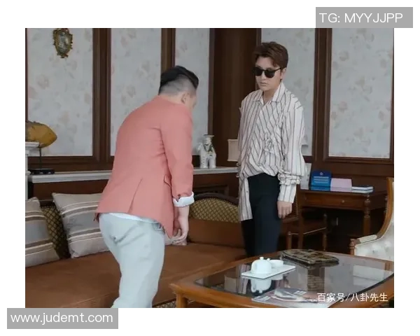 足球明星乔装成老头挑战街头反应引发热议视频曝光