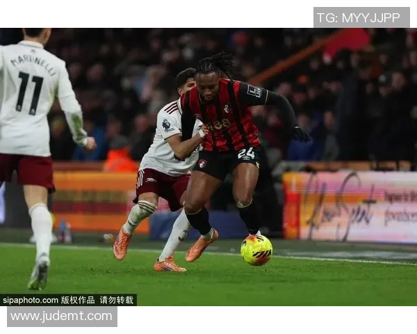 利兹联主场迎战热刺双方争夺英超宝贵积分激战在即 利兹联主场迎战热刺双方争夺英超宝贵积分激战在即