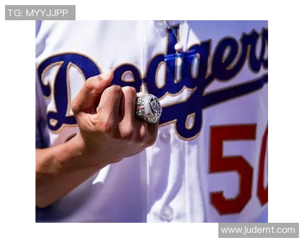 篮球明星锦鲤的传奇故事与背后的奋斗精神启示我们追逐梦想的勇气与坚持